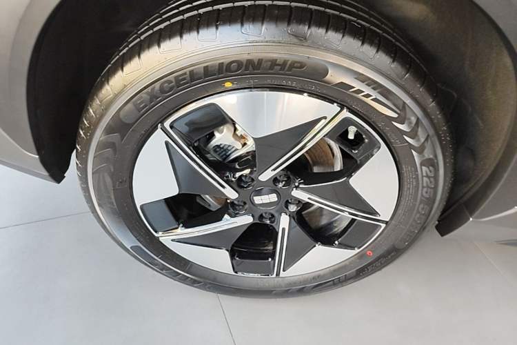 Used Geely Galaxy E5 2026 Model 530km Launch Edition Right Rear Wheel Hub