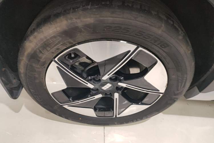 Used Geely Galaxy E5 2026 Model 610km Long-Distance Edition Right Rear Wheel Hub