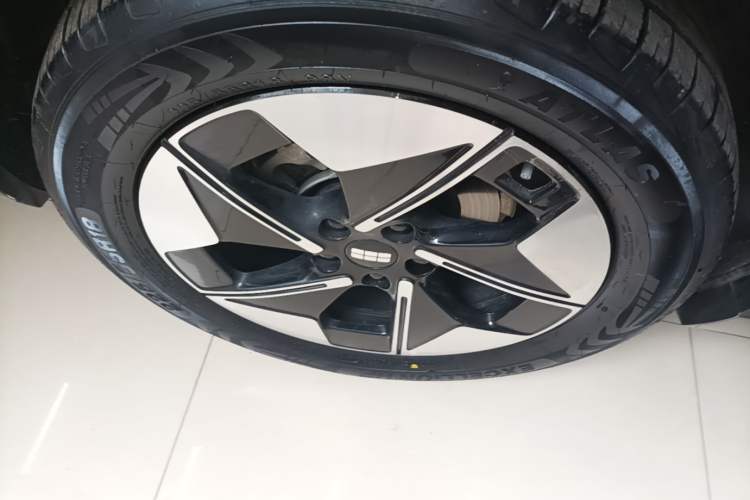 Used Geely Galaxy E5 2026 Model 530km Exploration Edition Right Rear Wheel Hub