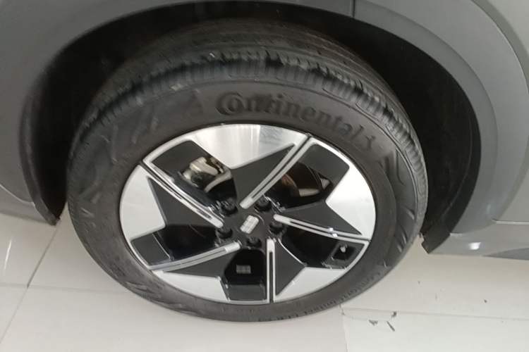 Used Geely Galaxy E5 2026 Model 610km Exploration+ Edition Right Rear Wheel Hub