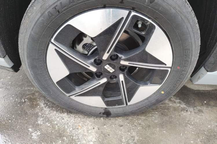 Used Geely Galaxy E5 2026 Model 530km Exploration Edition Right Rear Wheel Hub