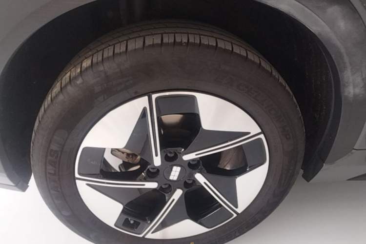 Used Geely Galaxy E5 2026 Model 530km Launch Edition Right Rear Wheel Hub