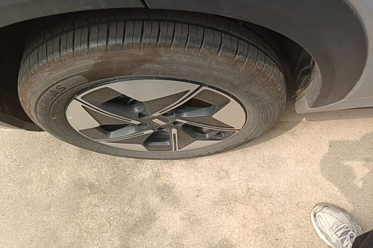 Used Geely Galaxy E5 2026 Model 530km Launch Edition Right Rear Wheel Hub