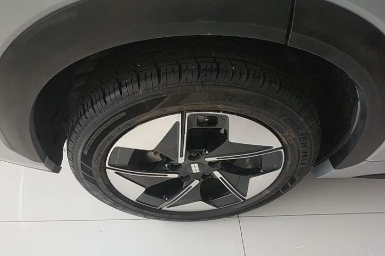 Used Geely Galaxy E5 2026 Model 610km Exploration+ Edition Right Rear Wheel Hub