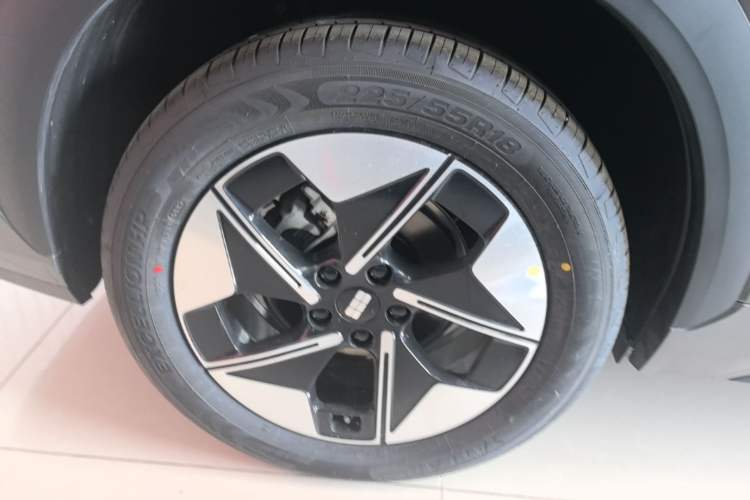 Used Geely Galaxy E5 2026 Model 530km Launch Edition Right Rear Wheel Hub