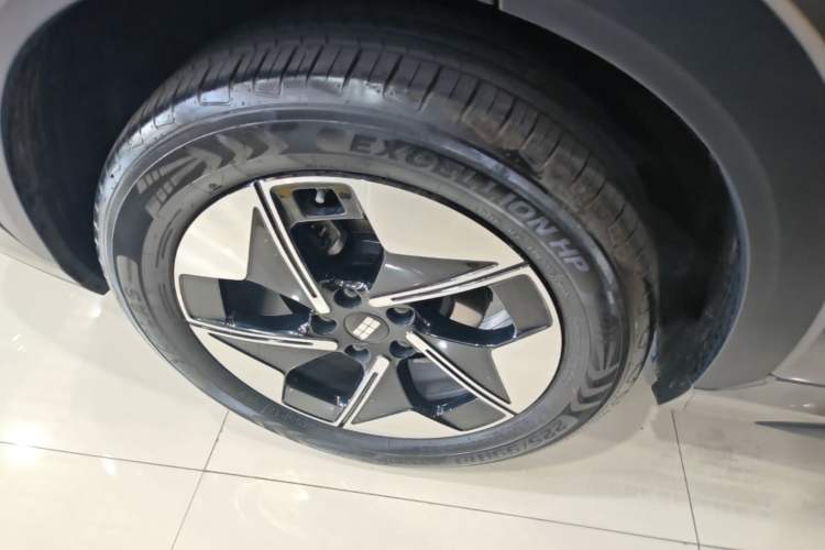 Used Geely Galaxy E5 2026 Model 610km Exploration+ Edition Right Rear Wheel Hub