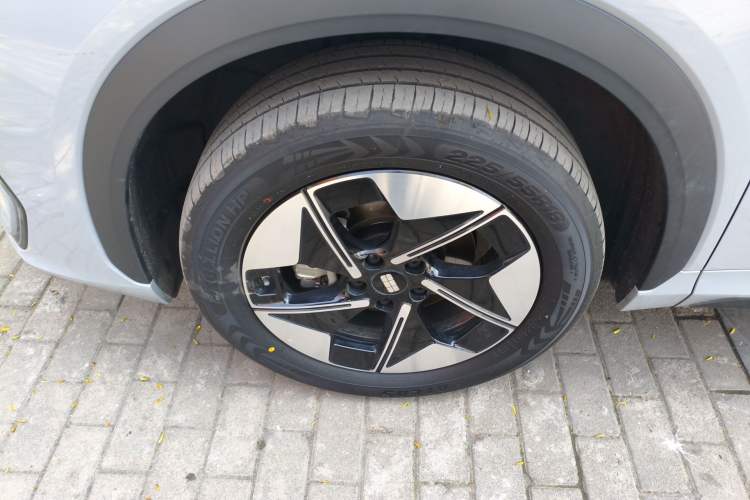 Used Geely Galaxy E5 2026 Model 610km Long-Distance Edition Exterior 1