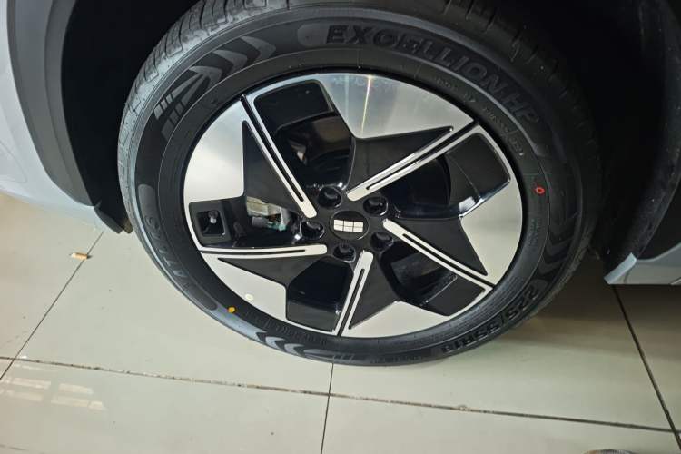 Used Geely Galaxy E5 2026 Model 610km Exploration+ Edition Exterior 4