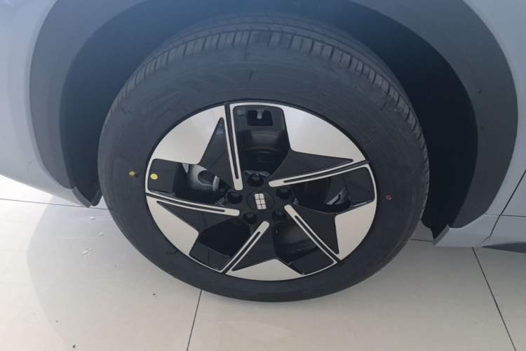 Used Geely Galaxy E5 2026 Model 530km Exploration Edition Left Front Wheel Hub