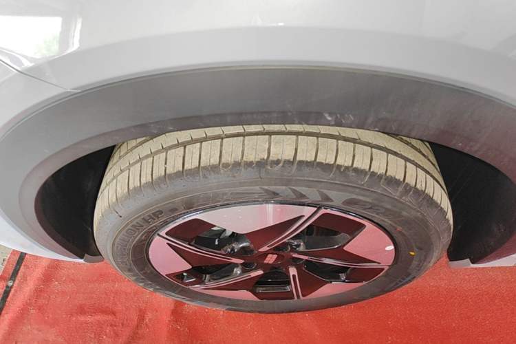 Used Geely Galaxy E5 2026 Model 530km Launch Edition Left Front Wheel Hub