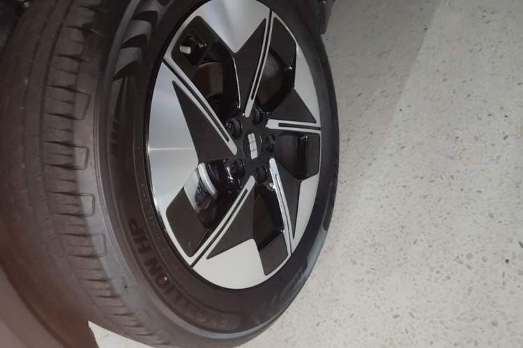 Used Geely Galaxy E5 2026 Model 530km Launch Edition Left Front Wheel Hub