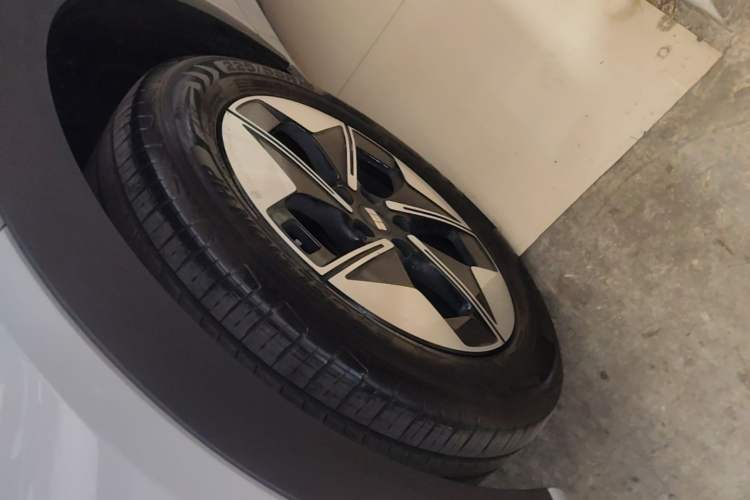 Used Geely Galaxy E5 2026 Model 530km Exploration Edition Left Front Wheel Hub