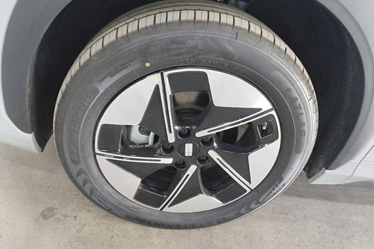 Used Geely Galaxy E5 2026 Model 530km Launch Edition Left Front Wheel Hub