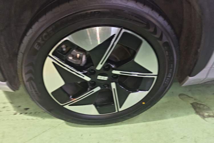 Used Geely Galaxy E5 2026 Model 610km Long-Distance Edition Left Front Wheel Hub