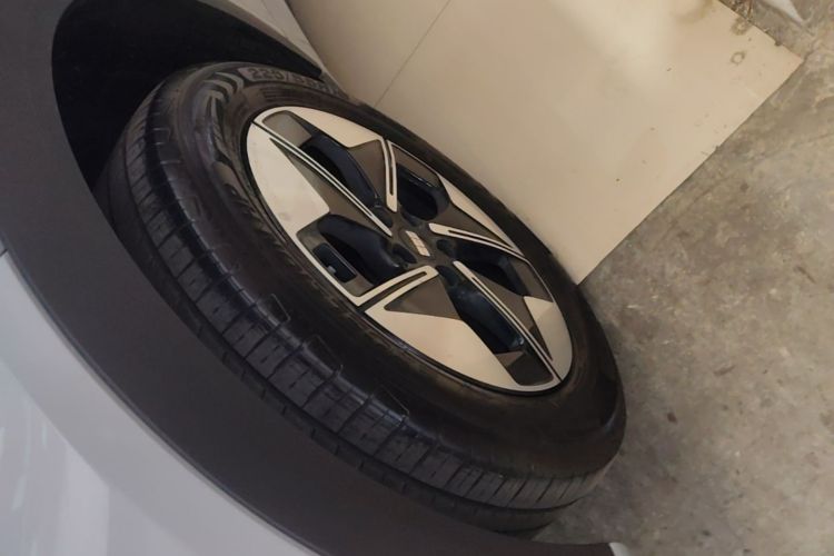 Used Geely Galaxy E5 2026 Model 530km Exploration Edition Left Front Wheel Hub