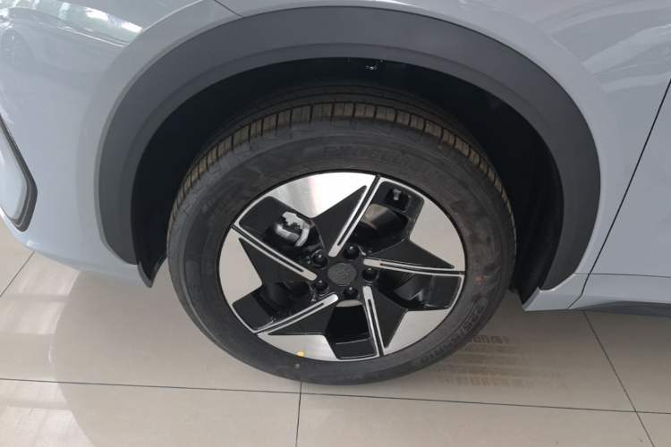 Used Geely Galaxy E5 2026 Model 530km Launch Edition Left Front Wheel Hub