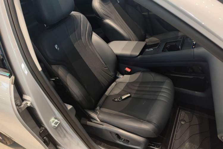 Used Geely Galaxy E5 2026 Model 610km Exploration+ Edition Right Front Seat