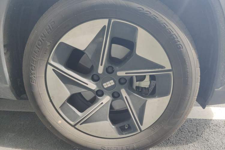 Used Geely Galaxy E5 2026 Model 610km Long-Distance Edition Right Front Wheel Hub