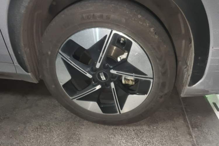 Used Geely Galaxy E5 2026 Model 530km Exploration Edition Right Front Wheel Hub