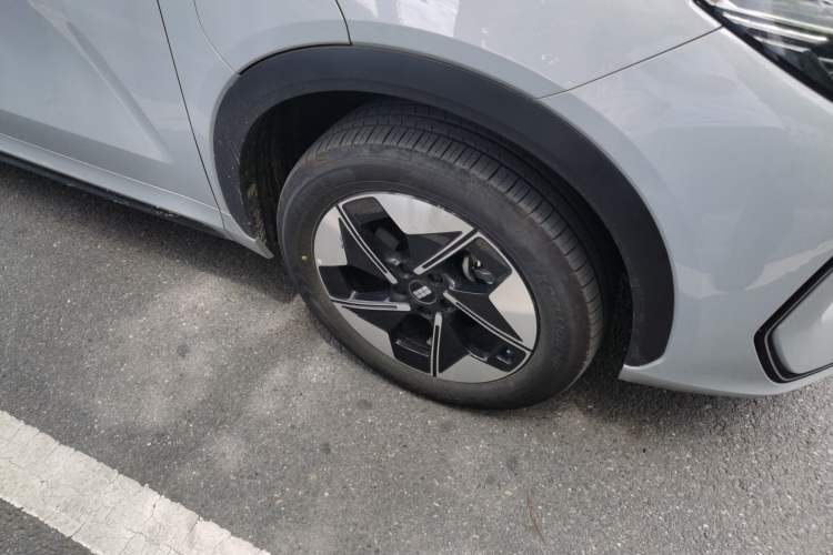 Used Geely Galaxy E5 2026 Model 610km Exploration+ Edition Right Front Wheel Hub