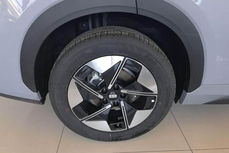 Used Geely Galaxy E5 2026 Model 530km Exploration Edition Right Rear Wheel Hub