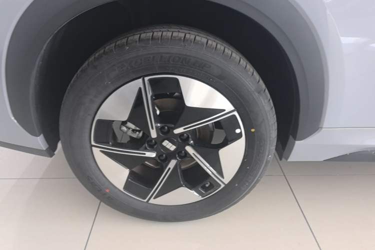 Used Geely Galaxy E5 2026 Model 530km Launch Edition Right Rear Wheel Hub