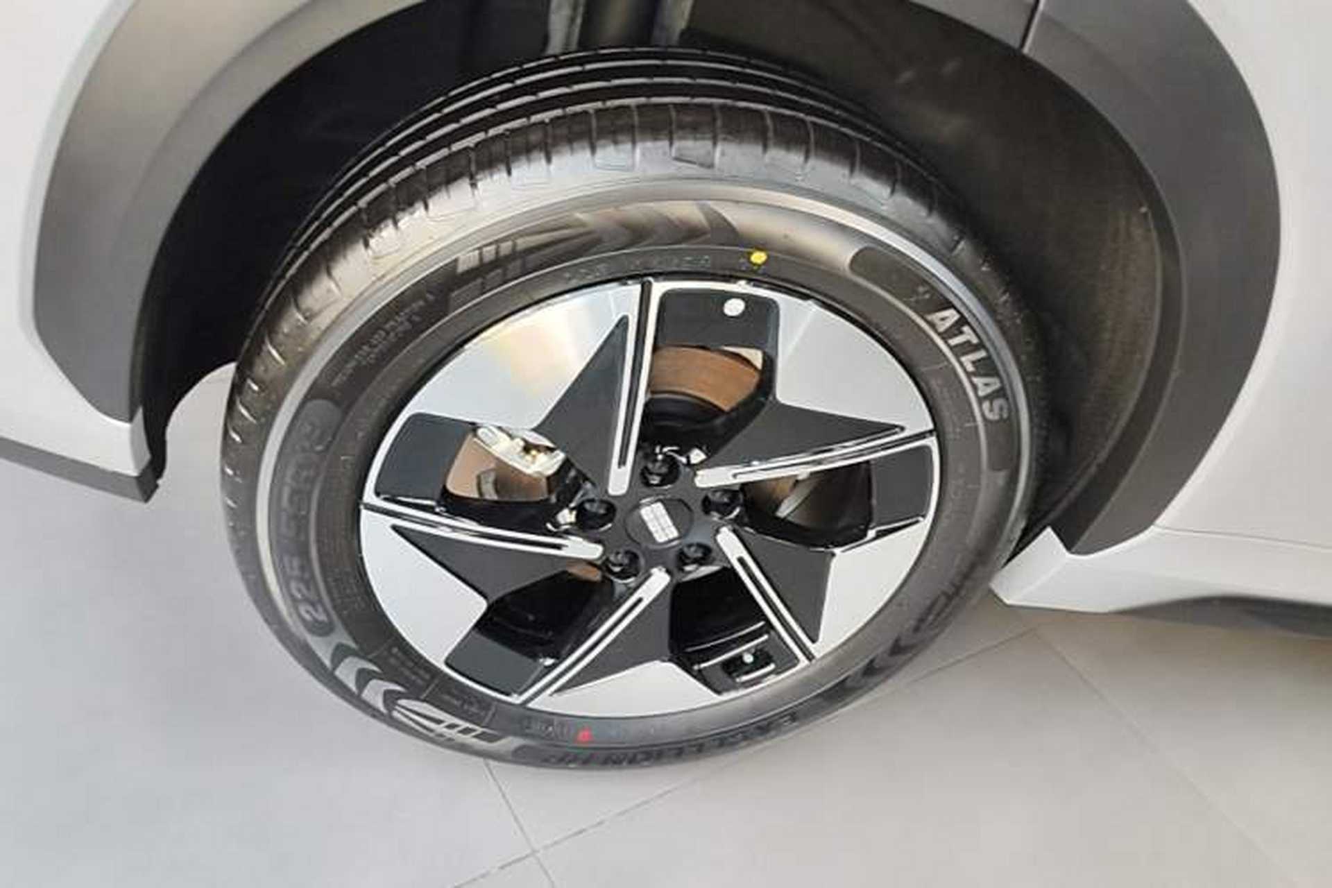 Used Geely Galaxy E5 2026 Model 530km Launch Edition Right Rear Wheel Hub