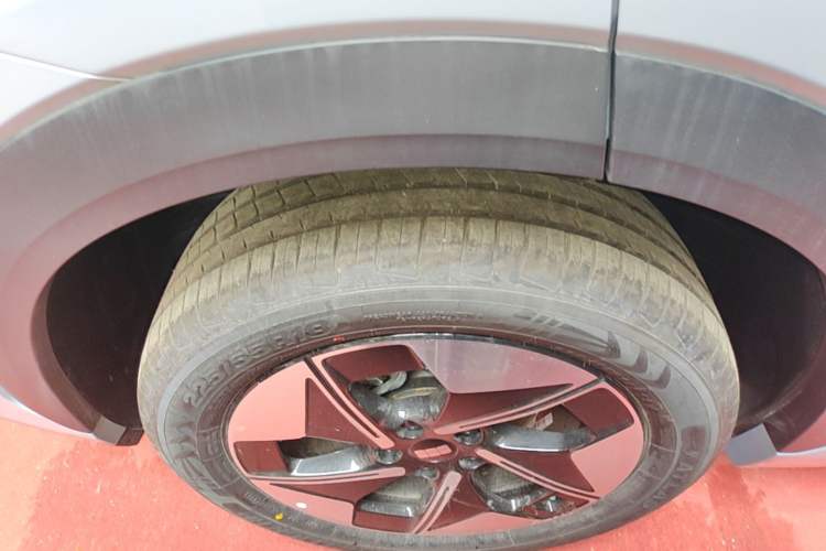 Used Geely Galaxy E5 2026 Model 530km Launch Edition Right Rear Wheel Hub