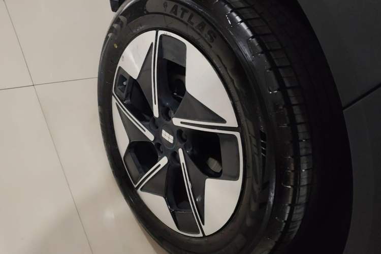 Used Geely Galaxy E5 2026 Model 530km Exploration Edition Right Rear Wheel Hub