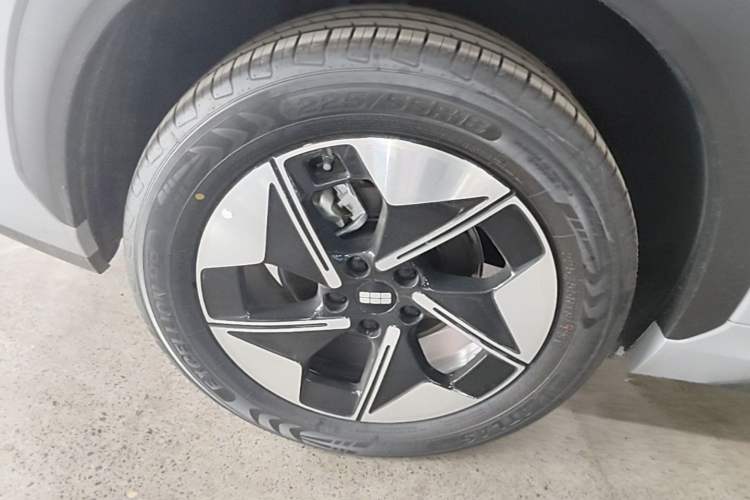 Used Geely Galaxy E5 2026 Model 530km Launch Edition Right Rear Wheel Hub