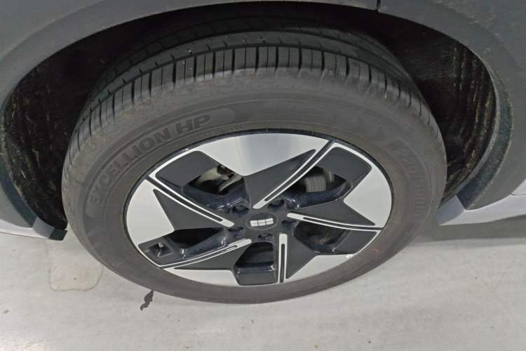 Used Geely Galaxy E5 2026 Model 530km Exploration Edition Right Rear Wheel Hub