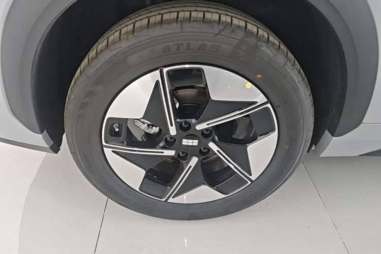 Used Geely Galaxy E5 2026 Model 530km Launch Edition Right Rear Wheel Hub