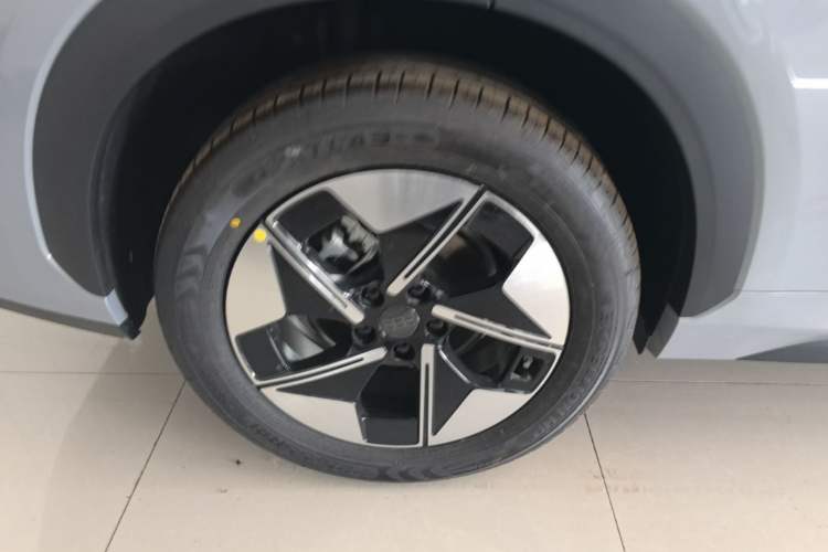 Used Geely Galaxy E5 2026 Model 530km Launch Edition Right Rear Wheel Hub