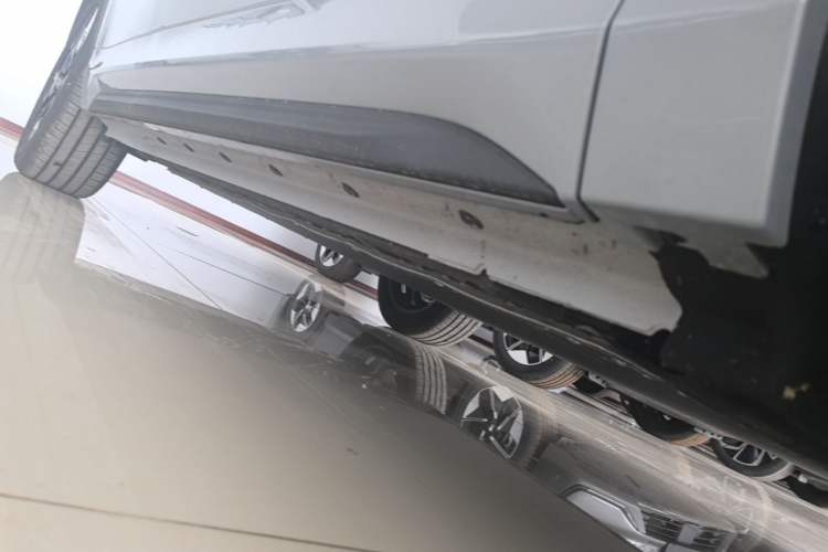 Used Geely Galaxy E5 2026 Model 530km Launch Edition Right Side Sill