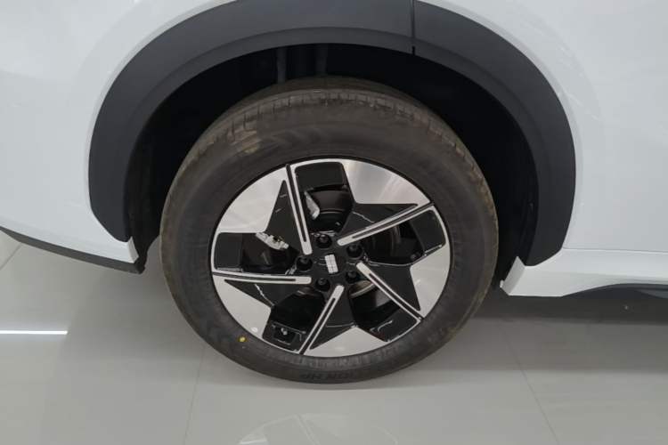 Used Geely Galaxy E5 2026 Model 530km Launch Edition Exterior 5