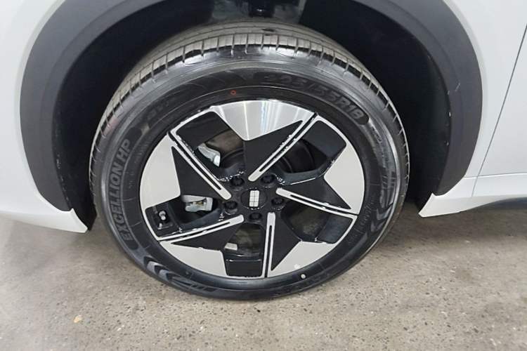 Used Geely Galaxy E5 2026 Model 530km Exploration Edition Left Front Wheel Hub