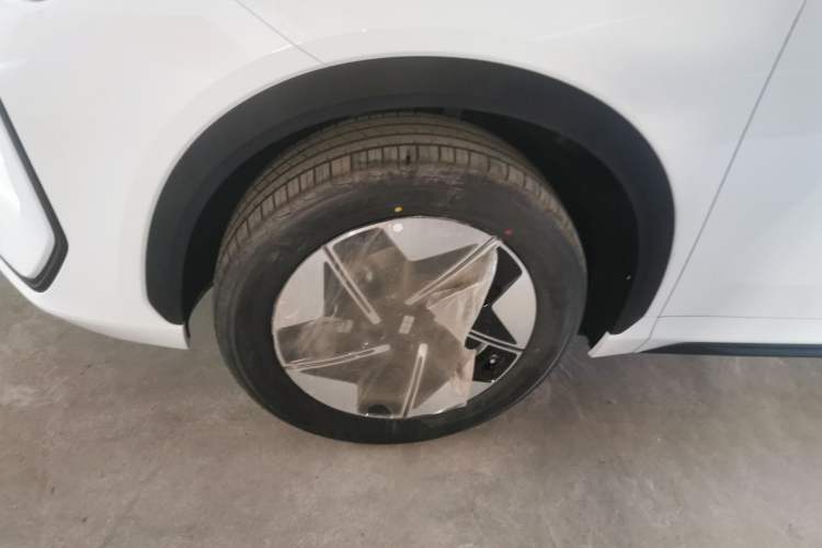 Used Geely Galaxy E5 2026 Model 530km Launch Edition Left Front Wheel Hub