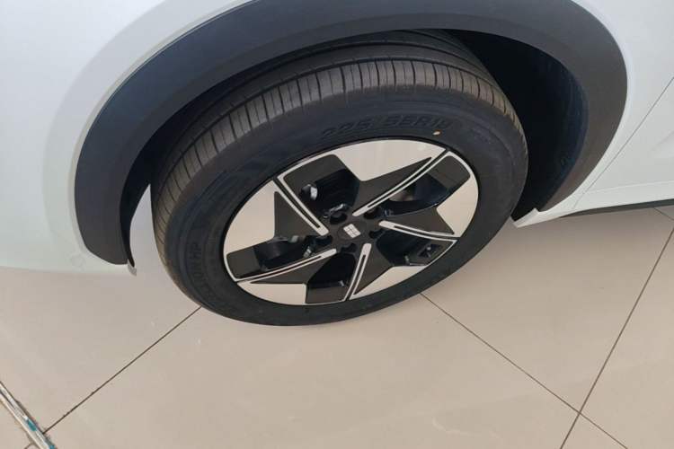 Used Geely Galaxy E5 2026 Model 530km Launch Edition Left Front Wheel Hub