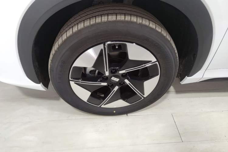 Used Geely Galaxy E5 2026 Model 530km Launch Edition Left Front Wheel Hub