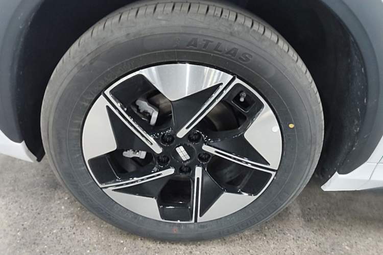 Used Geely Galaxy E5 2026 Model 530km Exploration Edition Left Front Wheel Hub