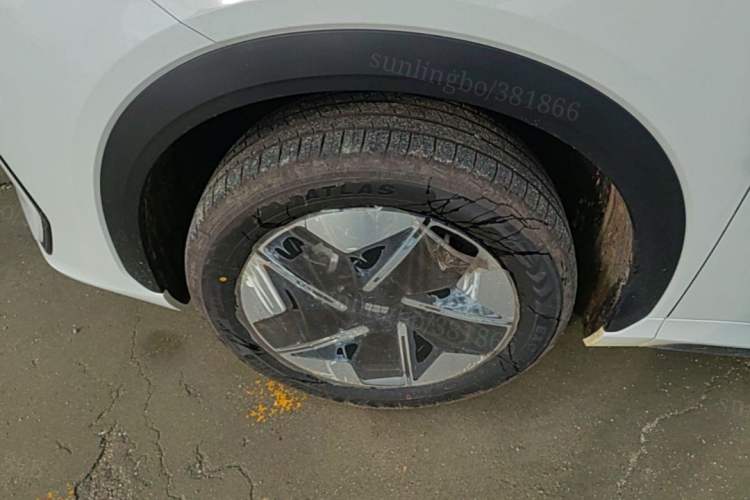 Used Geely Galaxy E5 2026 Model 530km Launch Edition Left Front Wheel Hub