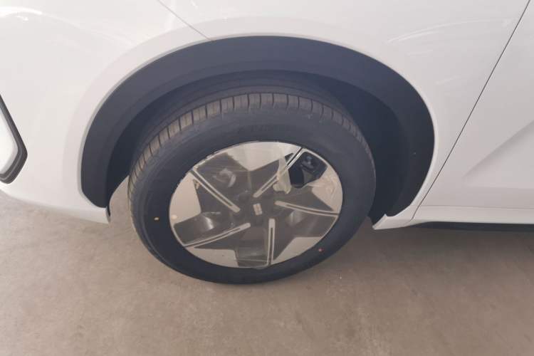 Used Geely Galaxy E5 2026 Model 530km Launch Edition Left Front Wheel Hub