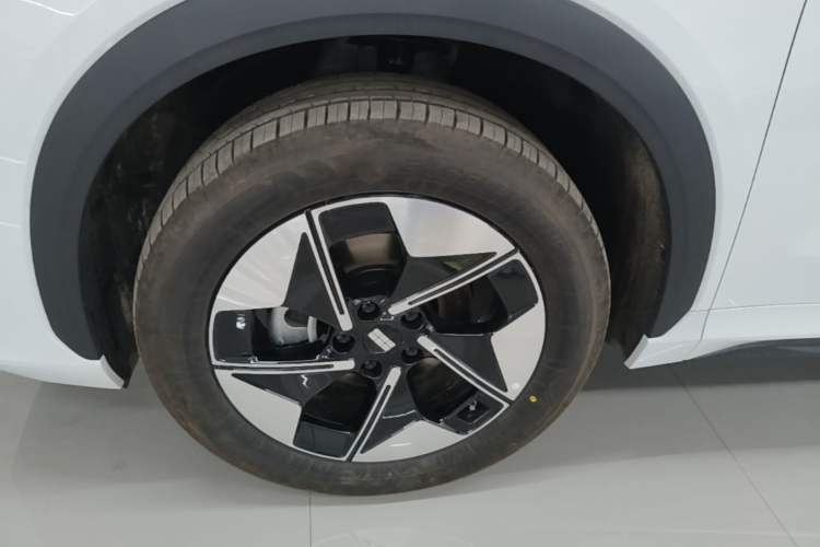 Used Geely Galaxy E5 2026 Model 530km Launch Edition Left Front Wheel Hub