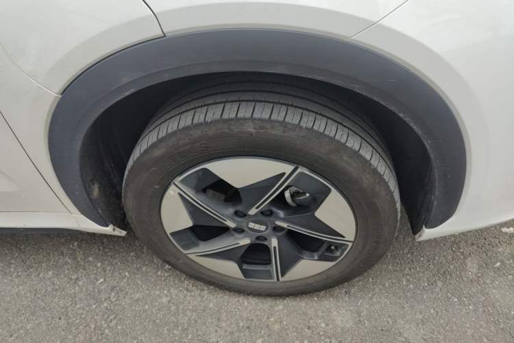 Used Geely Galaxy E5 2026 Model 530km Launch Edition Right Front Wheel Hub