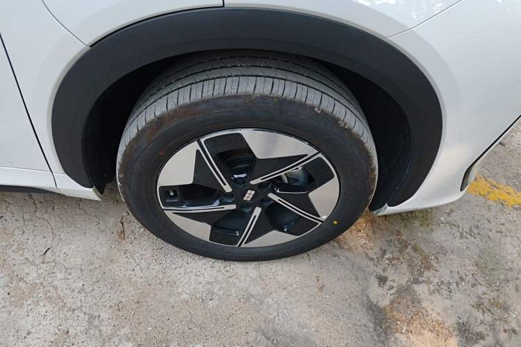 Used Geely Galaxy E5 2026 Model 530km Launch Edition Right Front Wheel Hub