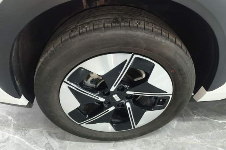 Used Geely Galaxy E5 2026 Model 530km Exploration Edition Right Rear Wheel Hub