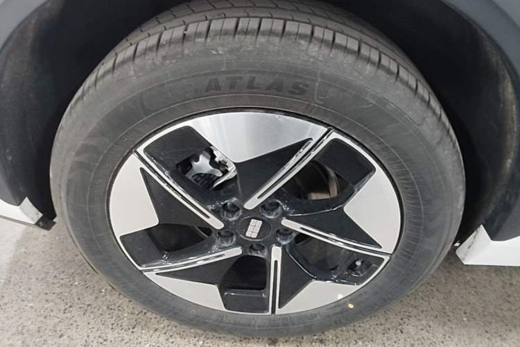 Used Geely Galaxy E5 2026 Model 530km Exploration Edition Right Rear Wheel Hub