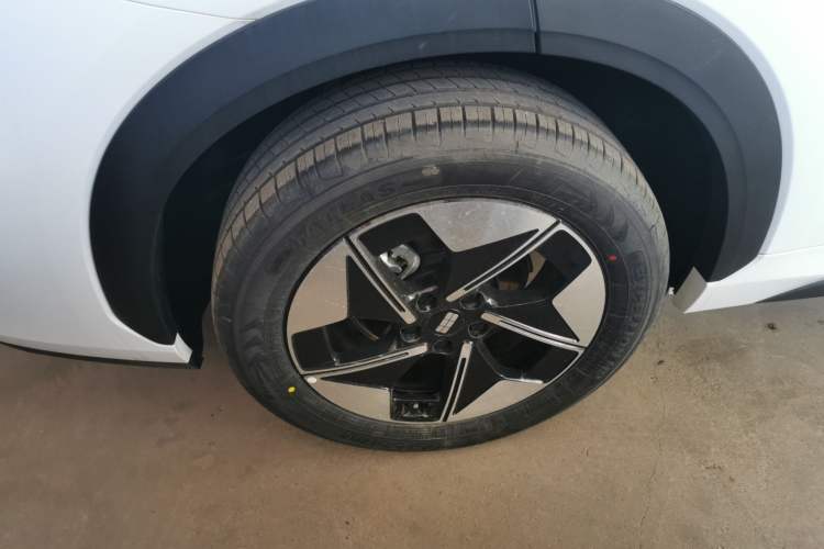 Used Geely Galaxy E5 2026 Model 530km Launch Edition Right Rear Wheel Hub