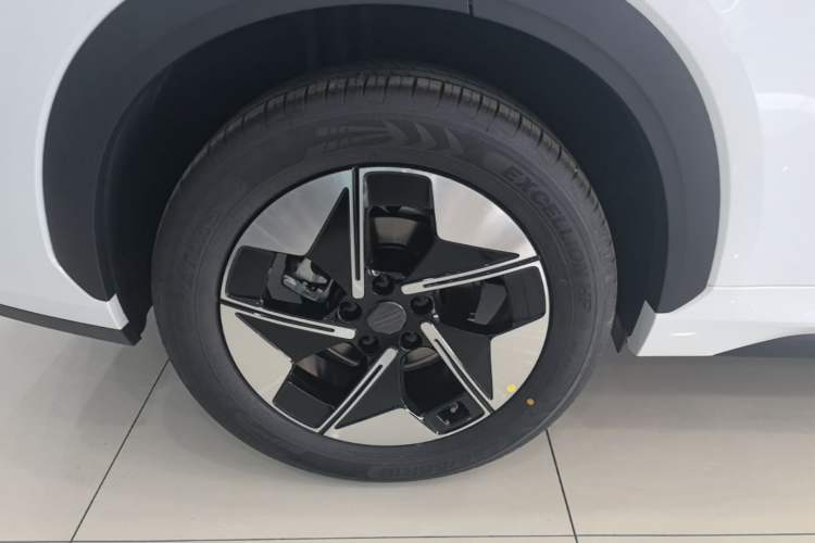 Used Geely Galaxy E5 2026 Model 530km Exploration Edition Right Rear Wheel Hub