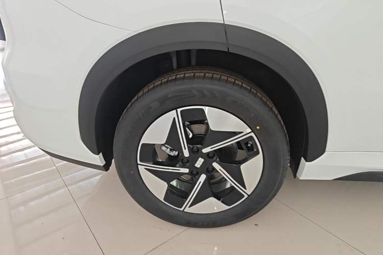 Used Geely Galaxy E5 2026 Model 530km Exploration Edition Right Rear Wheel Hub